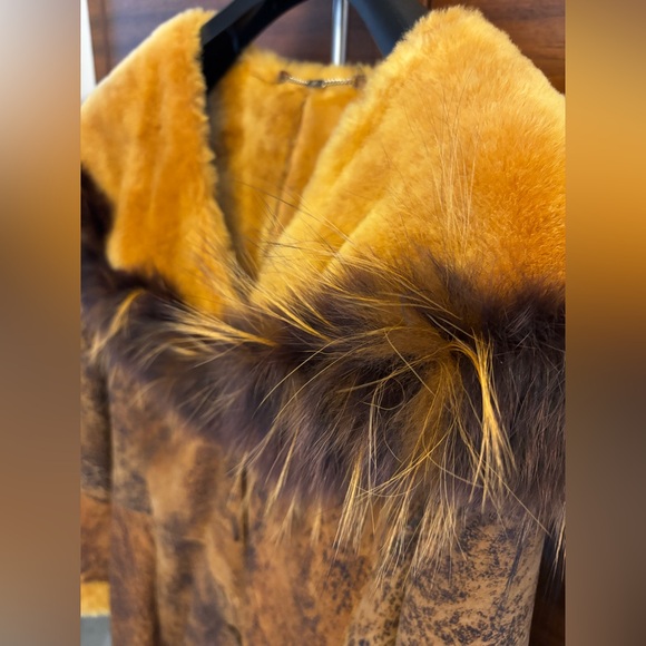 Women’s Shearling Winter Coat - Picture 4 of 11